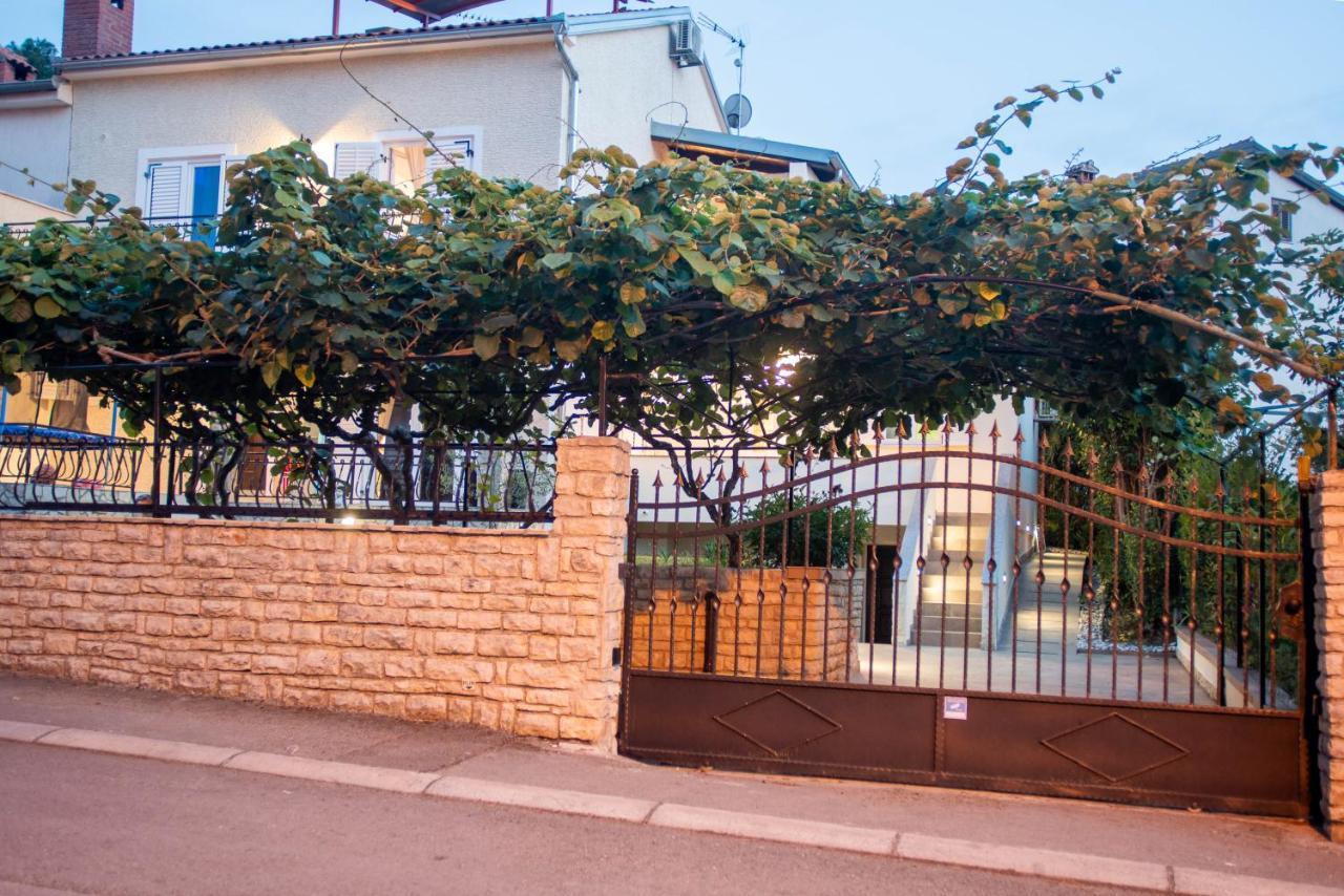 Wellness Studio D'Or - Exclusive New Apartment With Whirlpool, Sauna, Sunny Terrace, Private Parking Poreč Dış mekan fotoğraf