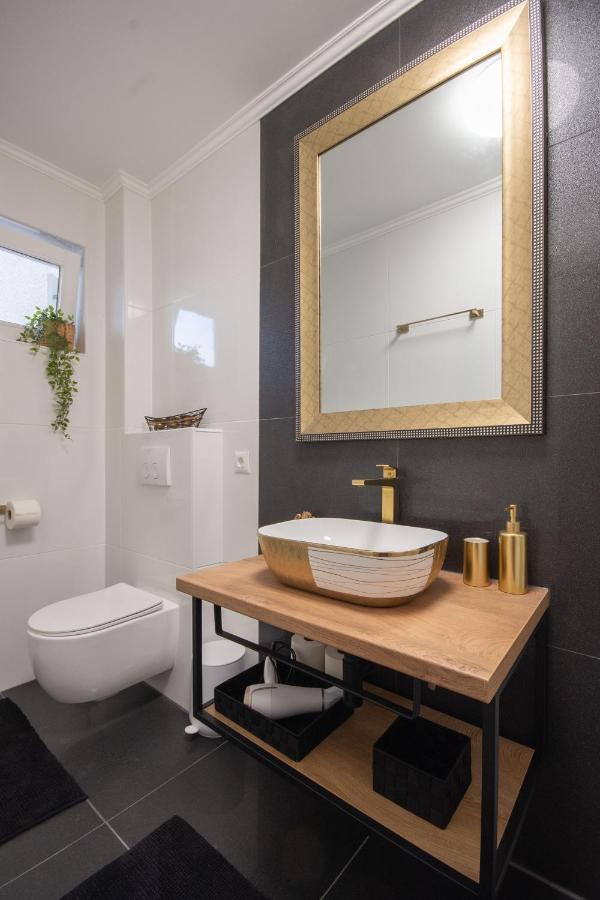 Wellness Studio D'Or - Exclusive New Apartment With Whirlpool, Sauna, Sunny Terrace, Private Parking Poreč Dış mekan fotoğraf