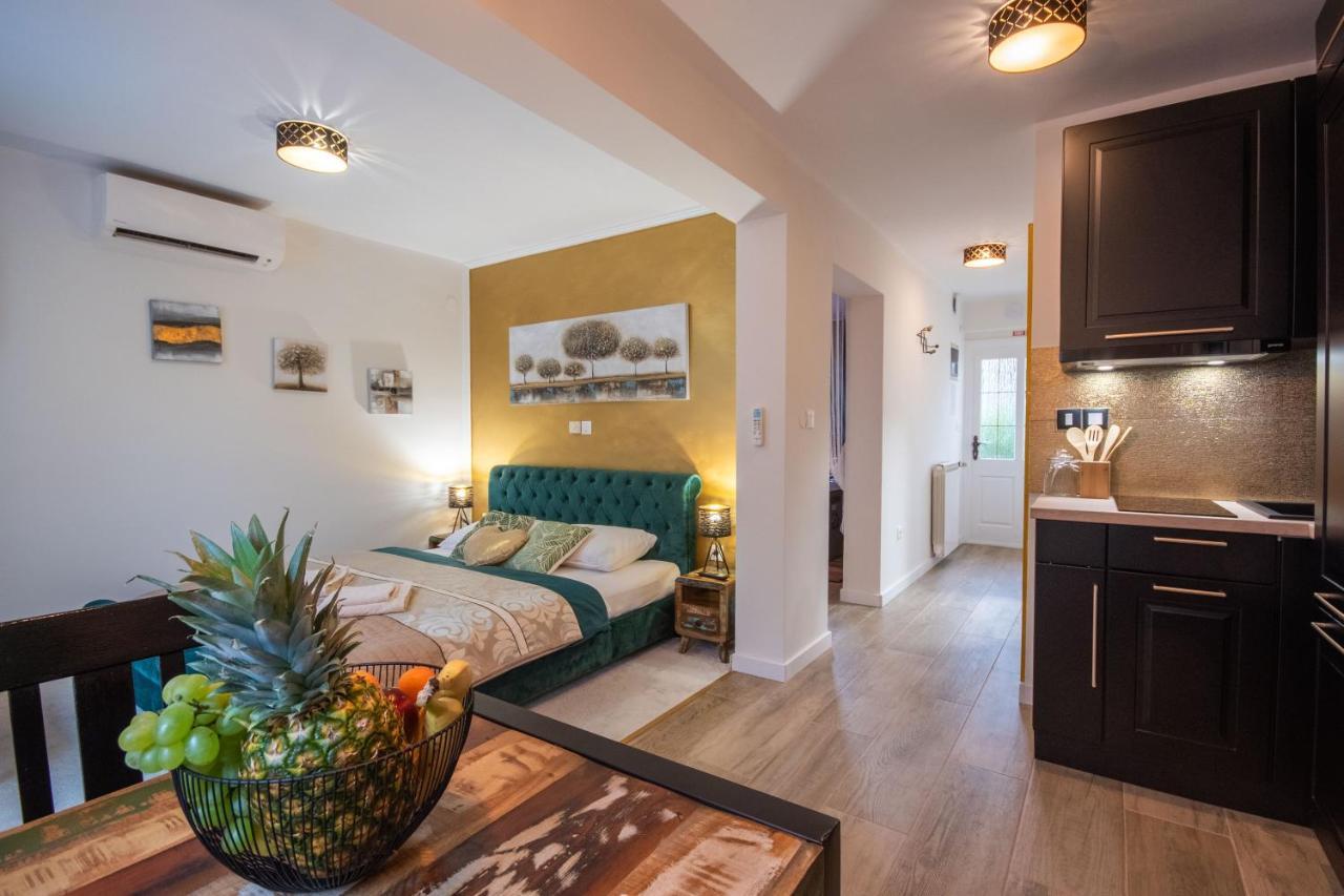Wellness Studio D'Or - Exclusive New Apartment With Whirlpool, Sauna, Sunny Terrace, Private Parking Poreč Dış mekan fotoğraf
